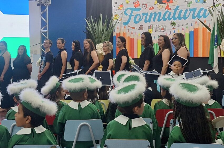  Rede Municipal de ensino realiza formatura da Educação Infantil em Faxinal