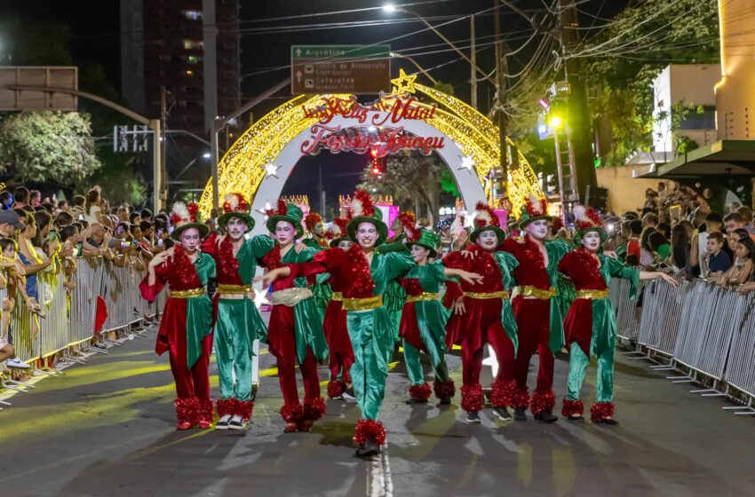  Mais de 15 mil pessoas assistiram à Parada de Natal em Foz de sexta (20) a domingo (22)