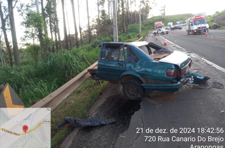  Carro parte ao meio e 3 homens morrem na PR-444 em Arapongas