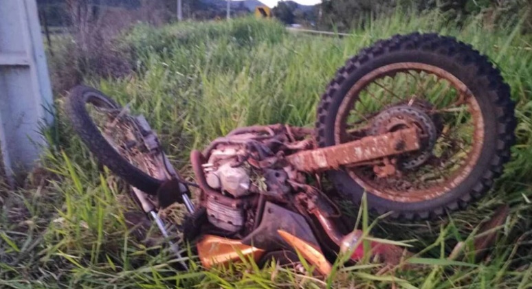  Homem morre em acidente de moto na PR-487, em Cândido de Abreu