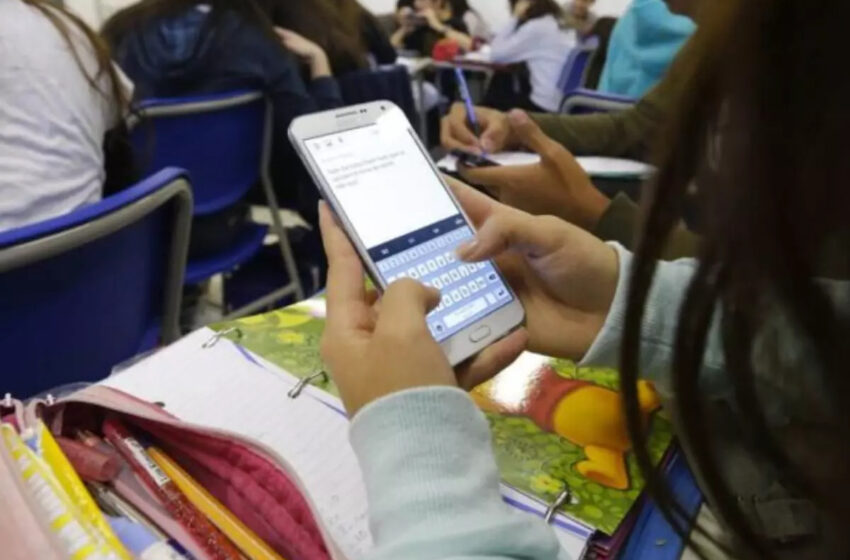  Senado aprova projeto para restringir uso de celular em escolas