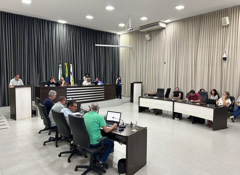  Câmara aprova projetos, moções de aplausos e requerimento; Confira