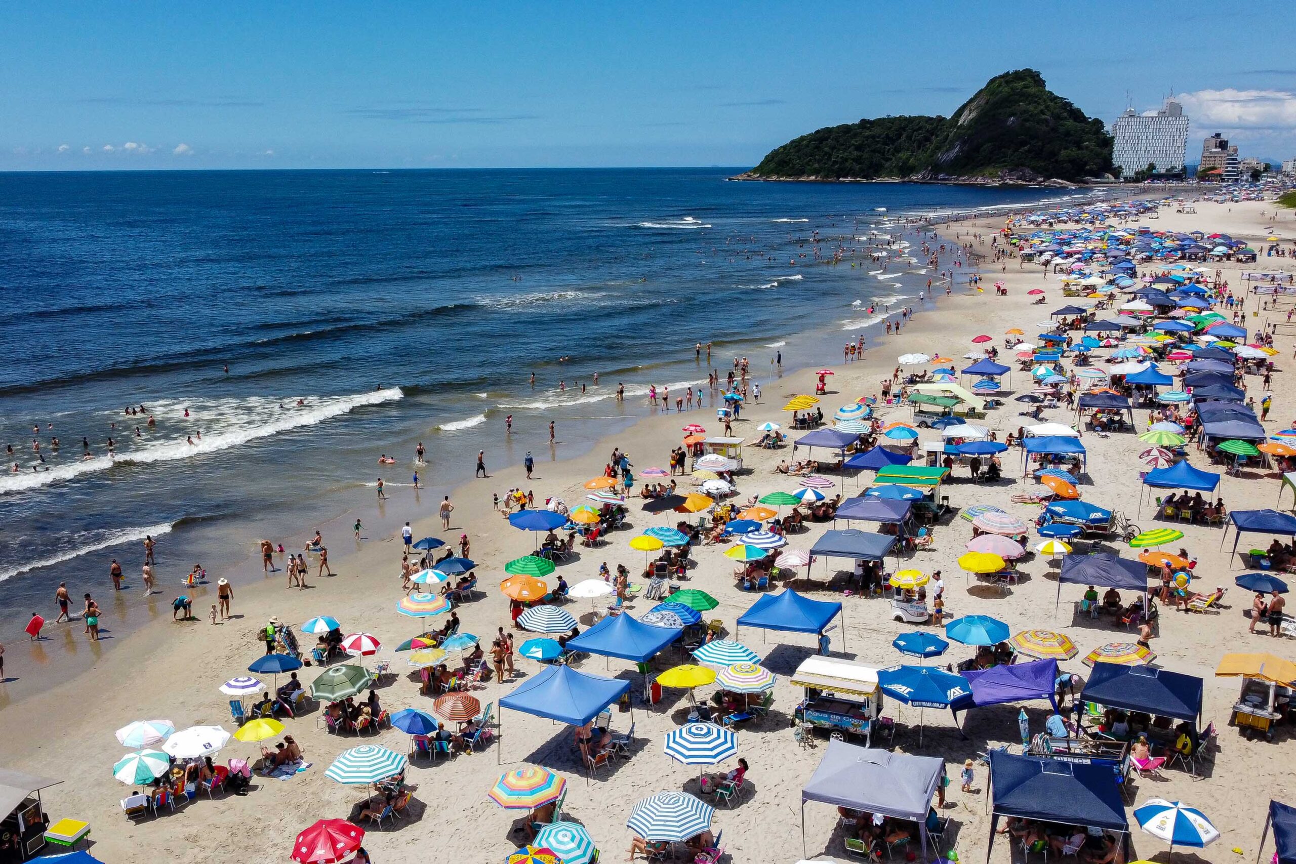 Matinhos, 03 de fevereiro de 2024 – Balneário de Caiobá, em Matinhos, litoral do Paraná.