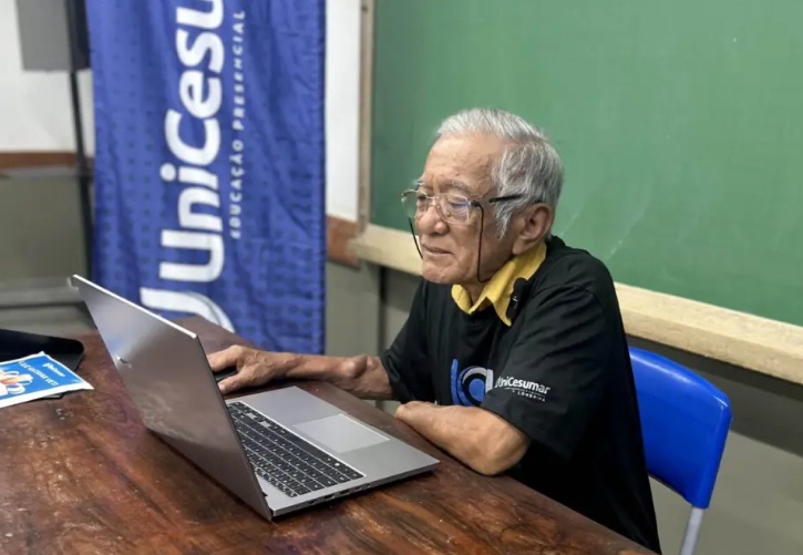  Aos 69 anos, morador do Paraná realiza o sonho de entrar na faculdade após concluir o Ensino Médio na EJA