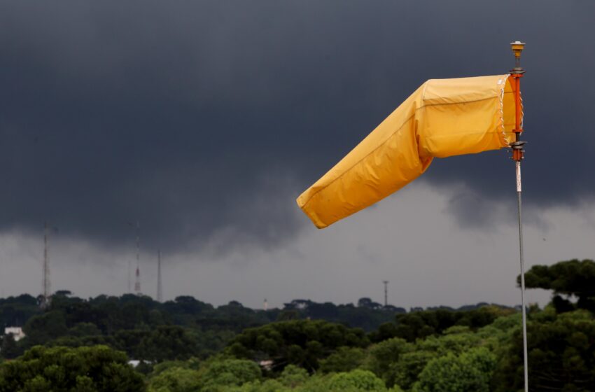  Defesa Civil alerta para risco de fortes tempestades de sábado até segunda-feira