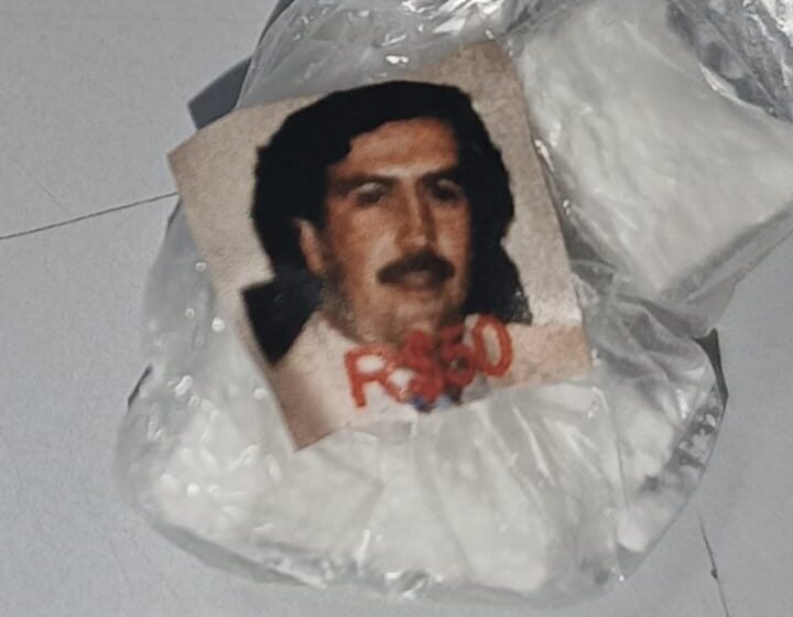  PM apreende cocaína com foto do Pablo Escobar em Mauá da Serra