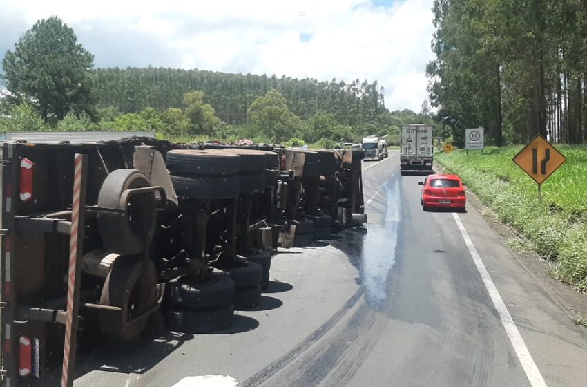  Batida envolve dois caminhões e deixa feridos em Ortigueira