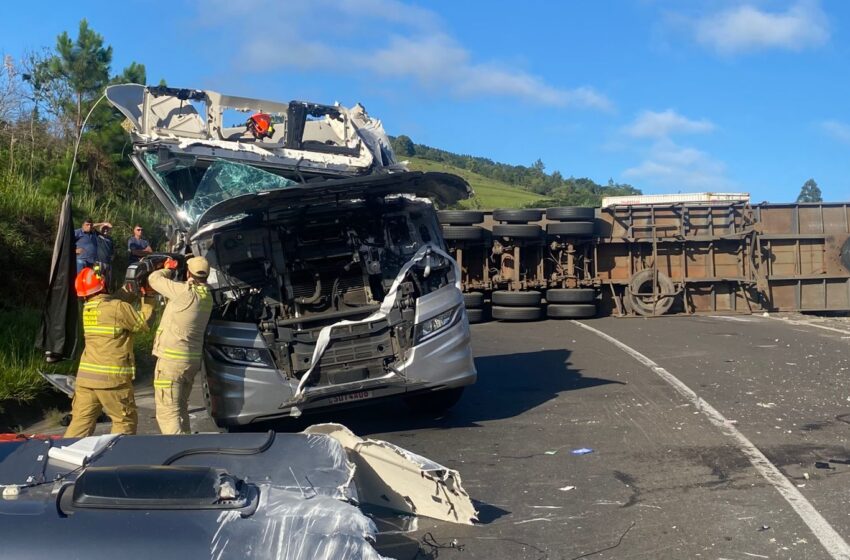  Caminhoneiro fica ferido após acidente em Mauá da Serra