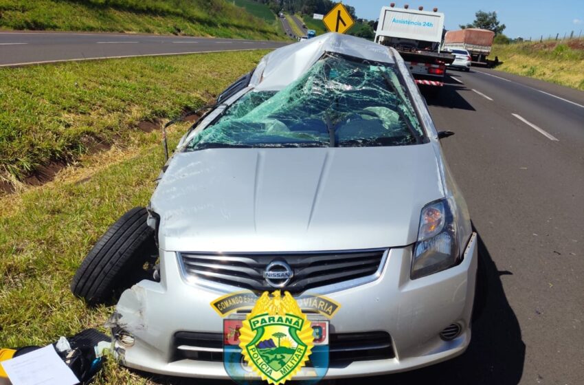  Motorista fica ferido após capotar carro e bater contra caminhão de Mauá da Serra