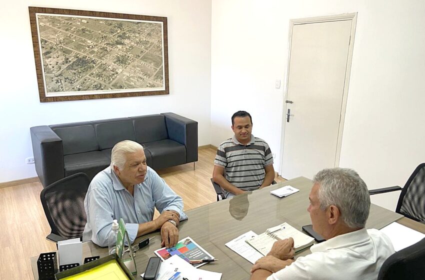  Prefeito Hermes recebe visita do Padre Adeventino