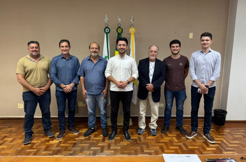  Rodolfo Mota recebe associação da “Rua Gastronômica”