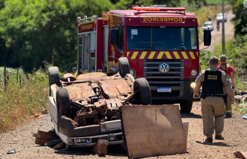  Homem morre após carro cair em cima dele durante capotamento em Sarandi