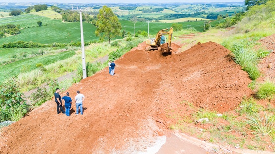  Prefeitura de Califórnia inicia prolongamento da Rua João Batista Fracasse até a Estrada do Laranjal