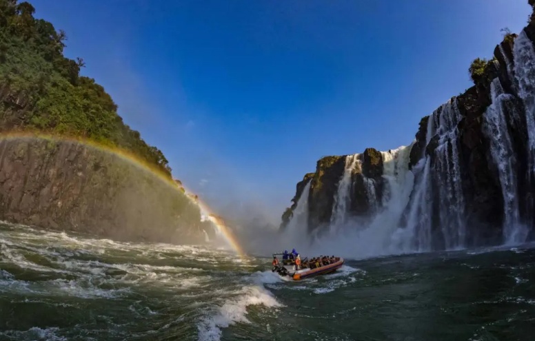  894 mil turistas estrangeiros: Paraná foi o 3º principal destino no Brasil em 2024