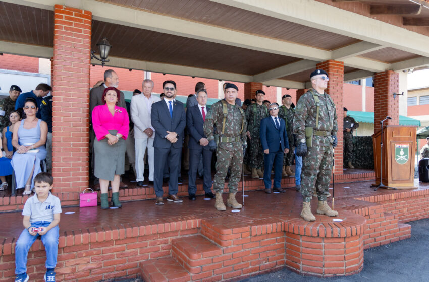  Rodolfo Mota e equipe prestigiam passagem de comando no 30º BIMec