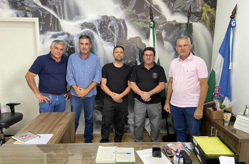  Prefeito de Faxinal recebe visita do chefe regional de cadeias públicas Nilton Garcia